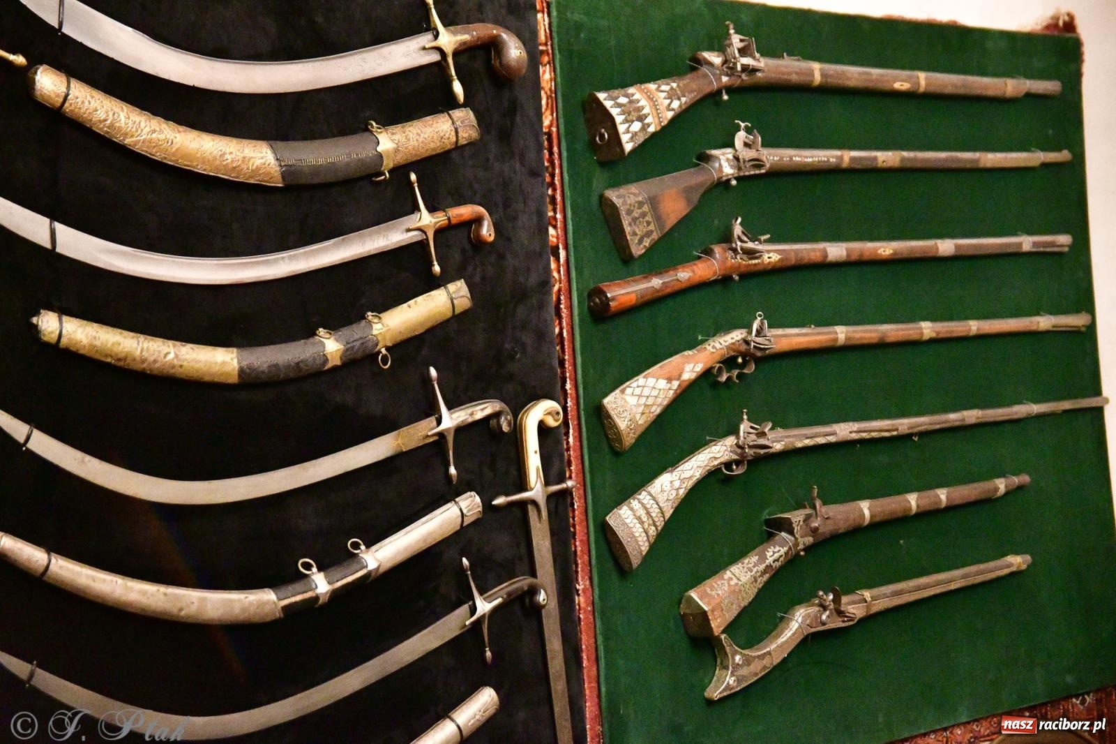 Zdjęcie w galerii na portalu naszraciborz.pl: Nocne zwiedzanie na raciborskim zamku z Królewskim Dzwonem Zygmunta w tle wiadomości z regionu