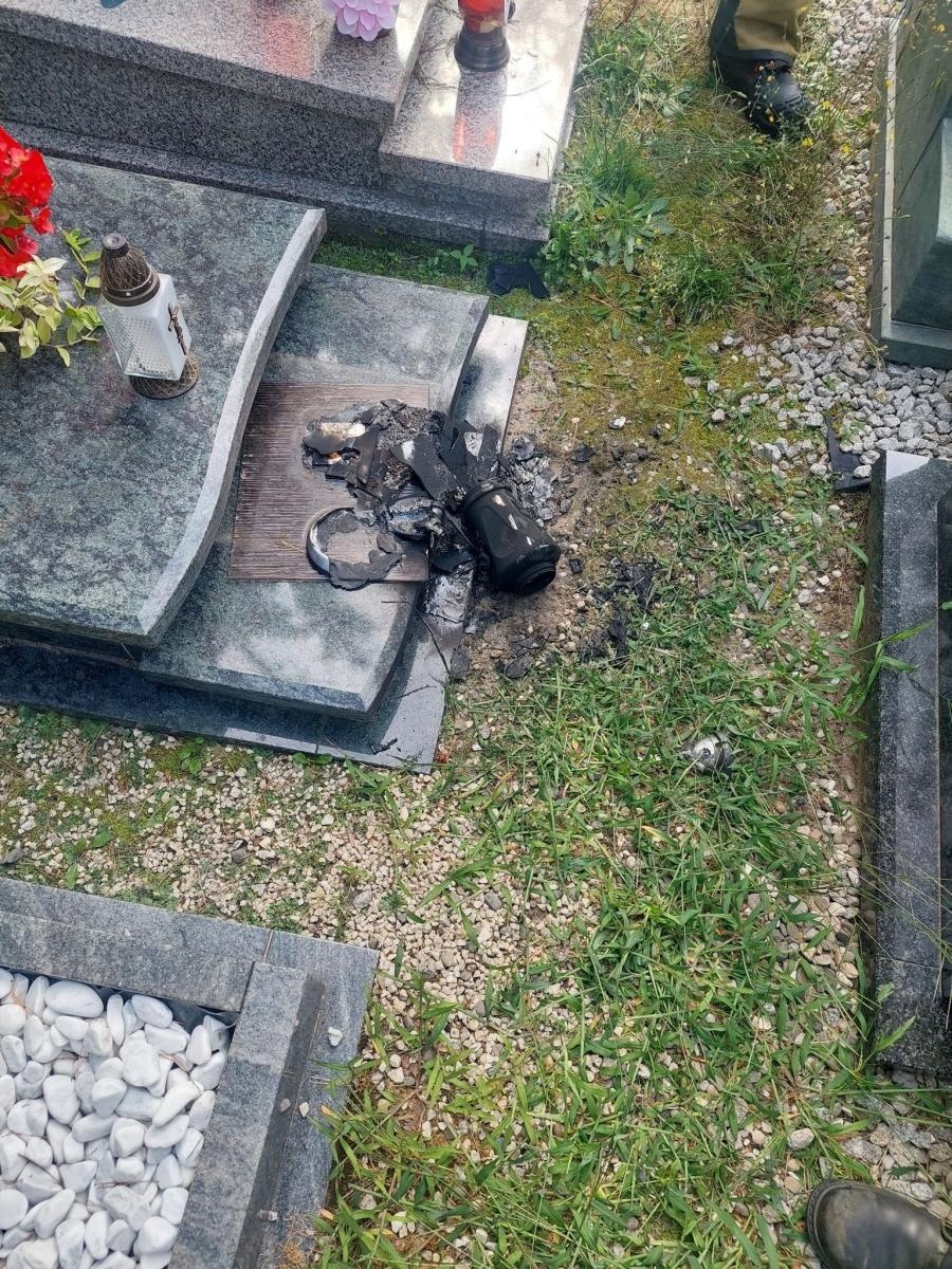 Zdjęcie w galerii na portalu naszraciborz.pl: Strażacy wezwani do palącego się znicza wiadomości z regionu