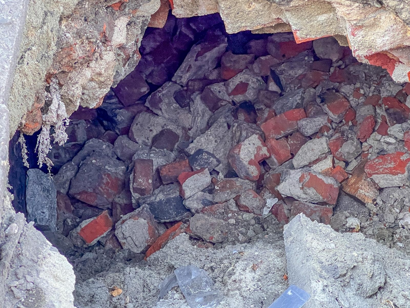 Zdjęcie w galerii na portalu naszraciborz.pl: Czy plac Długosza jest bezpieczny? Miasto usunęło zapadlinę, ale archeolodzy nie wykluczają kolejnych [WIDEO] wiadomości z regionu