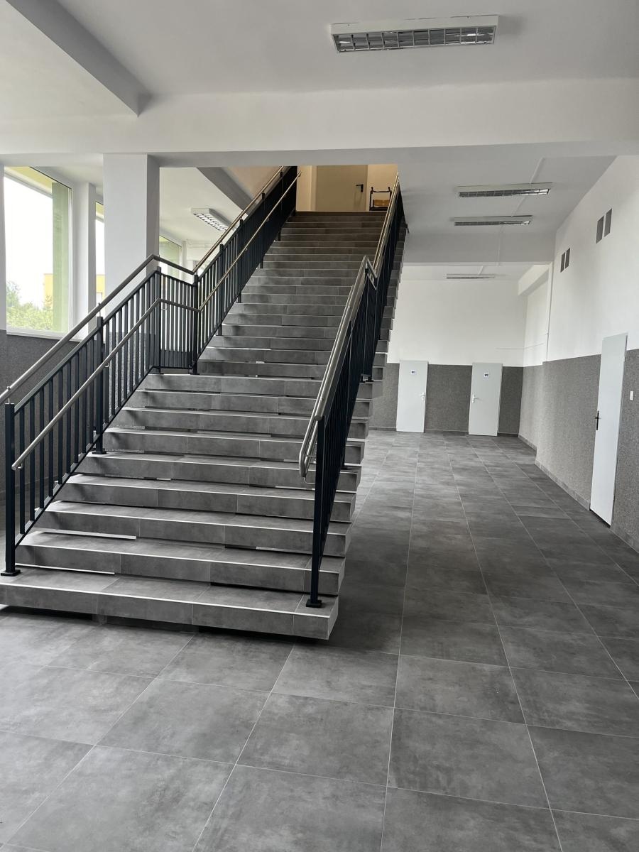 Zdjęcie w galerii na portalu naszraciborz.pl: Remont zaplecza szatniowego hali przy szkole podstawowej w Kuźni Raciborskiej zakończony wiadomości z regionu