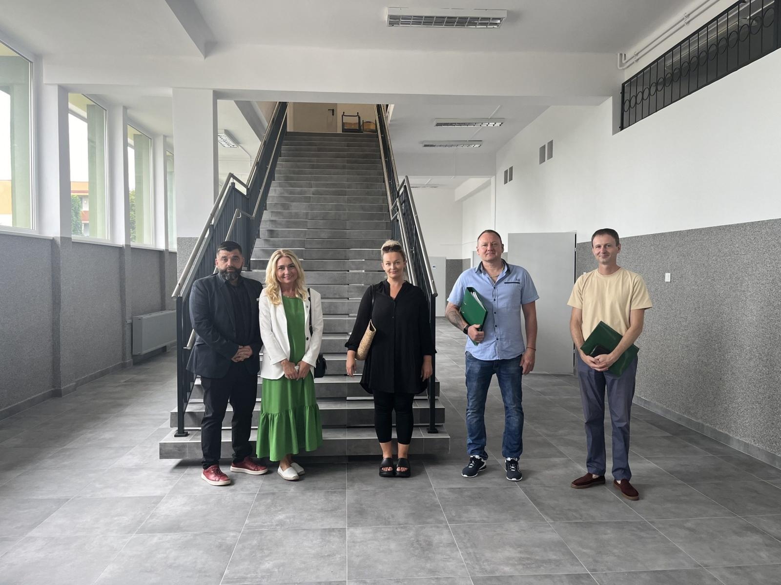 Zdjęcie w galerii na portalu naszraciborz.pl: Remont zaplecza szatniowego hali przy szkole podstawowej w Kuźni Raciborskiej zakończony wiadomości z regionu