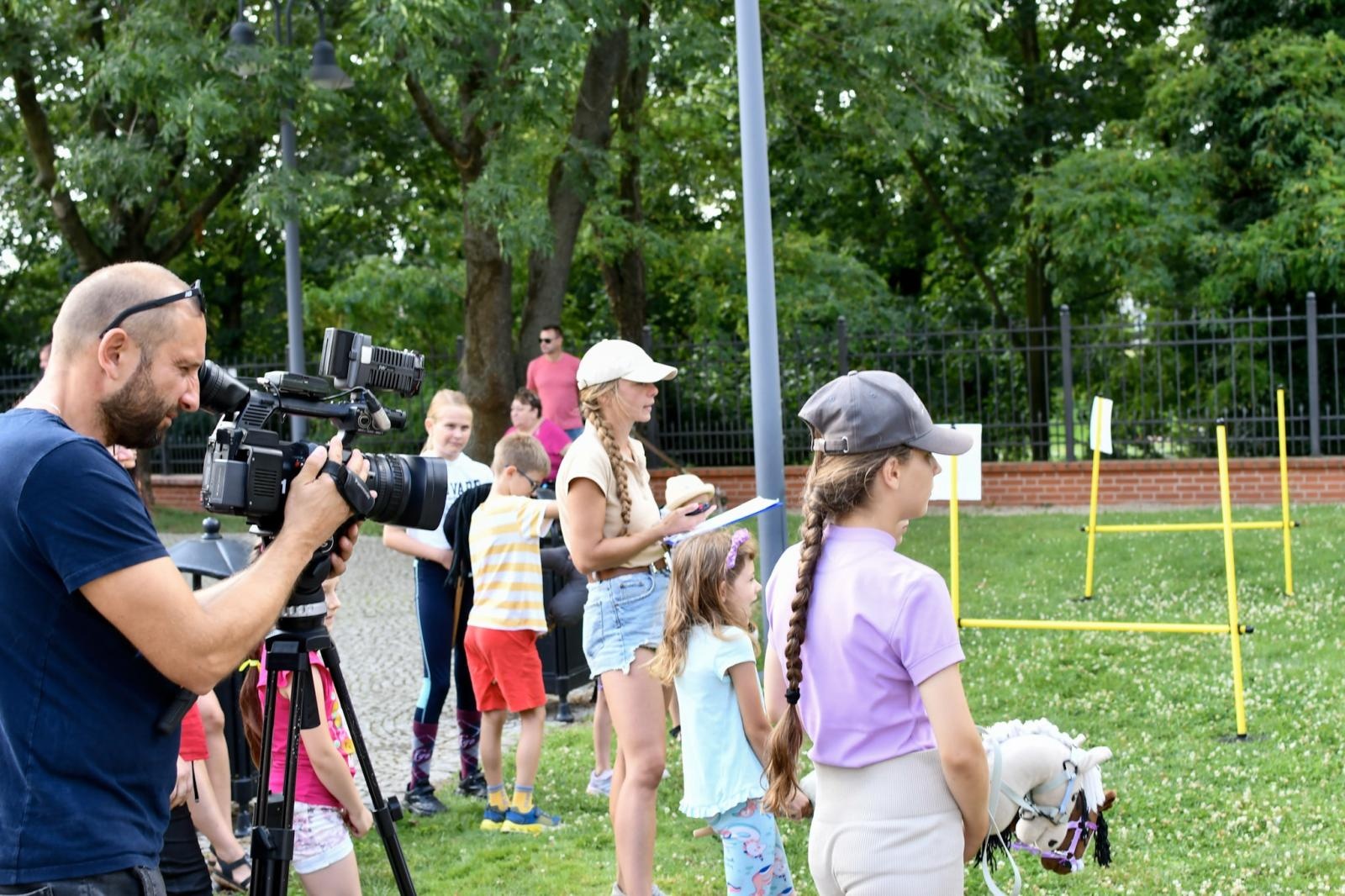 Zdjęcie w galerii na portalu naszraciborz.pl: Wakacje z siodłem na Zamku Piastowskim: konie, alpaki i uśmiechy wiadomości z regionu