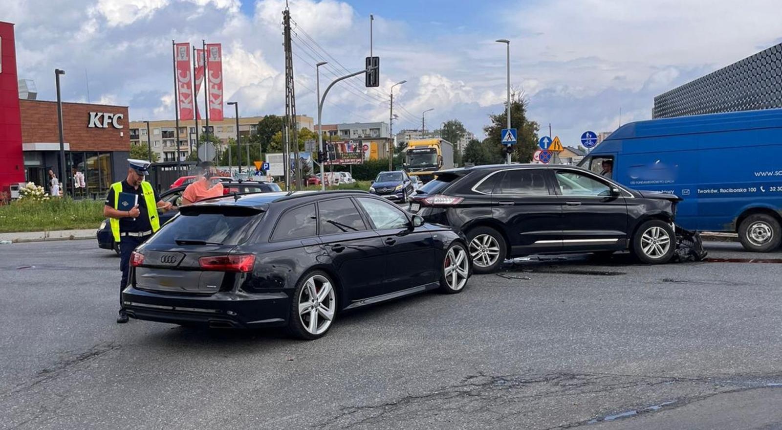 Zdjęcie w galerii na portalu naszraciborz.pl: Ford i audi zderzyły się na mycie. Sprawca nie dostosował się do sygnalizacji wiadomości z regionu