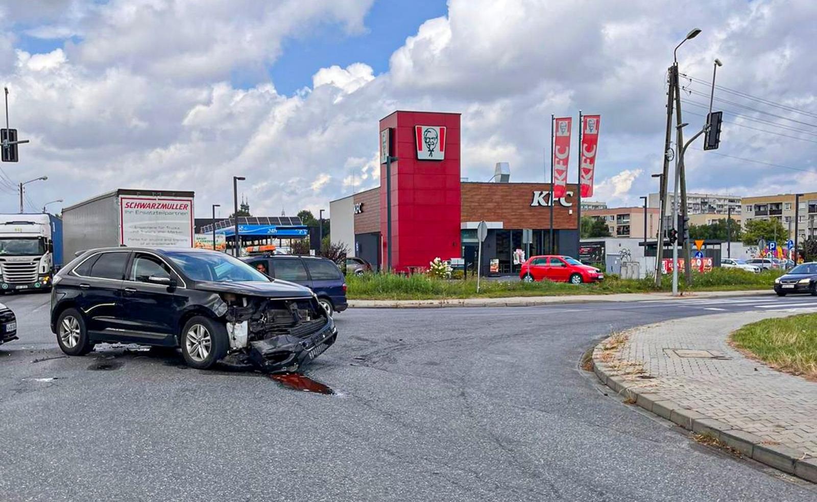 Zdjęcie w galerii na portalu naszraciborz.pl: Ford i audi zderzyły się na mycie. Sprawca nie dostosował się do sygnalizacji wiadomości z regionu