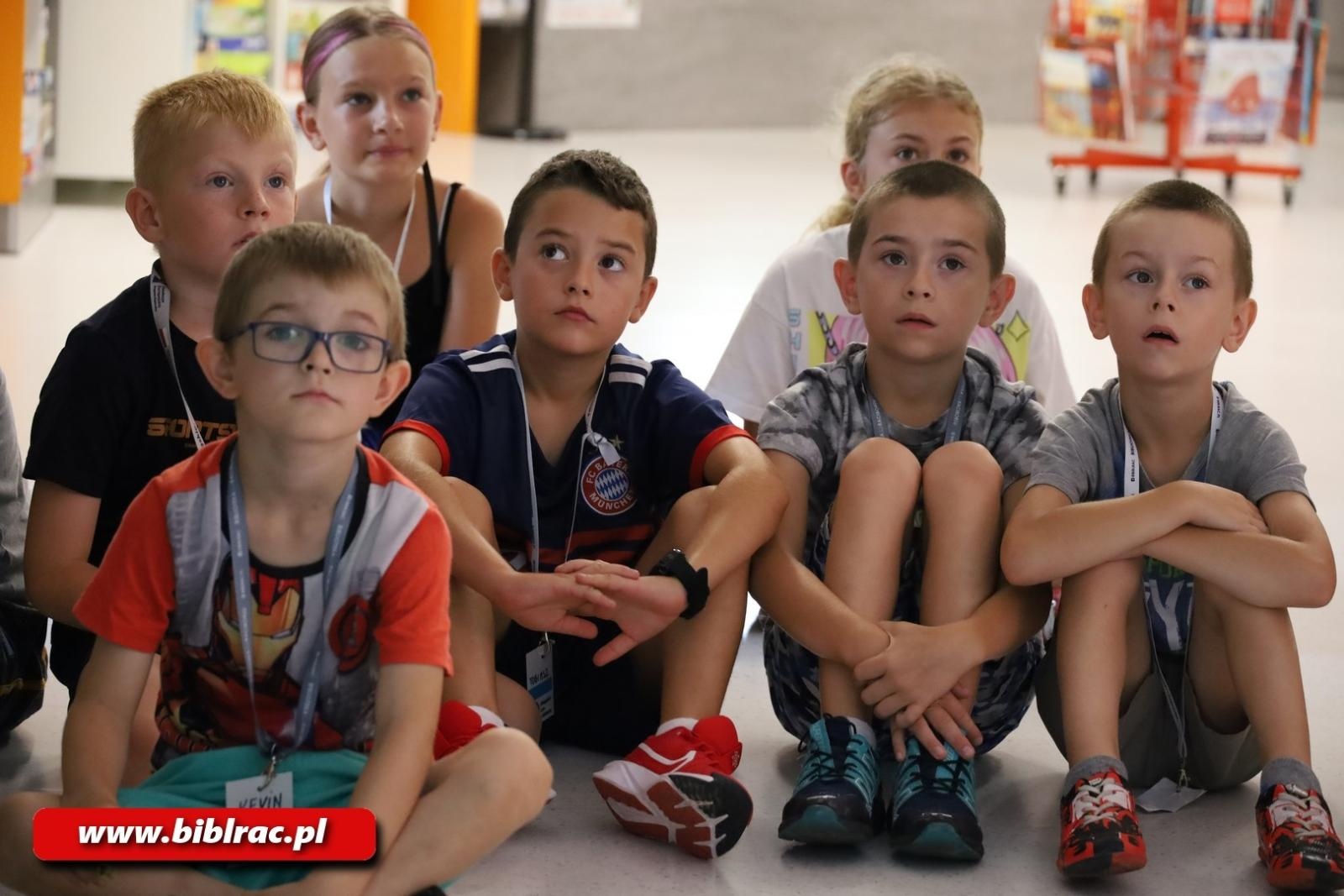 Zdjęcie w galerii na portalu naszraciborz.pl: Lato z biblioteką: Maskotki olimpijskie. Od Paloma de la Paz do Viniciusa wiadomości z regionu