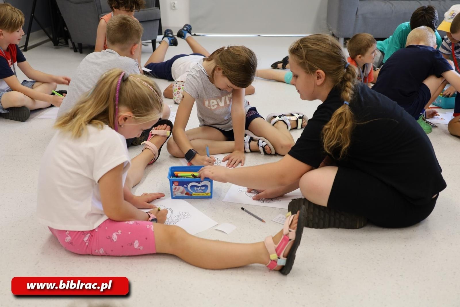 Zdjęcie w galerii na portalu naszraciborz.pl: Lato z biblioteką: Maskotki olimpijskie. Od Paloma de la Paz do Viniciusa wiadomości z regionu