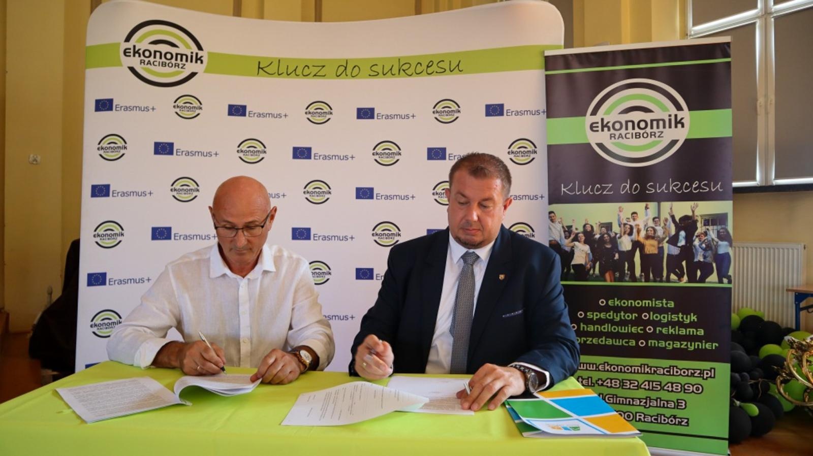 Zdjęcie w galerii na portalu naszraciborz.pl: Rusza remont auli w raciborskim Ekonomiku wiadomości z regionu