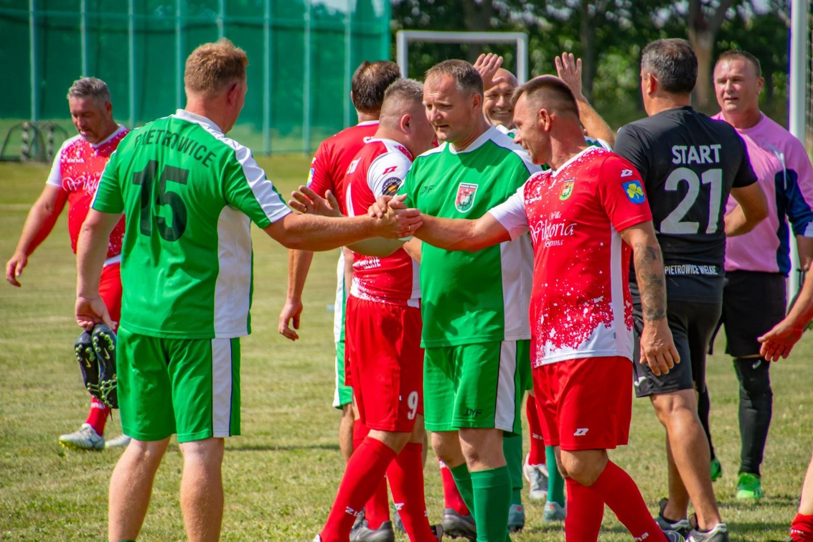 Zdjęcie w galerii na portalu naszraciborz.pl: Wspomnienia pełne emocji: Mecz oldbojów na 100-lecie LKS Start Pietrowice Wielkie wiadomości z regionu
