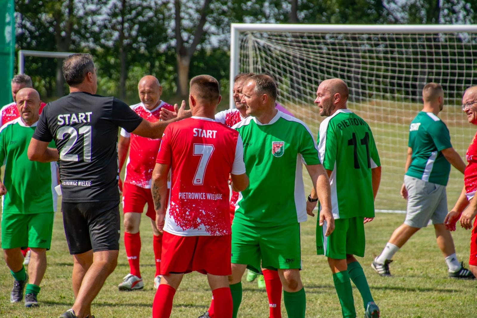 Zdjęcie w galerii na portalu naszraciborz.pl: Wspomnienia pełne emocji: Mecz oldbojów na 100-lecie LKS Start Pietrowice Wielkie wiadomości z regionu