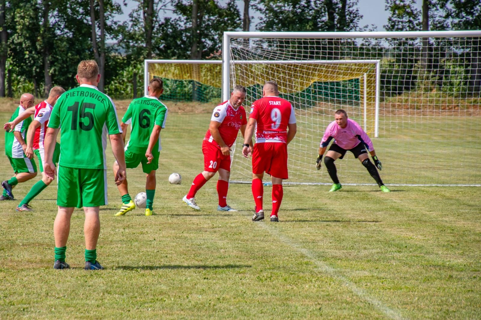 Zdjęcie w galerii na portalu naszraciborz.pl: Wspomnienia pełne emocji: Mecz oldbojów na 100-lecie LKS Start Pietrowice Wielkie wiadomości z regionu