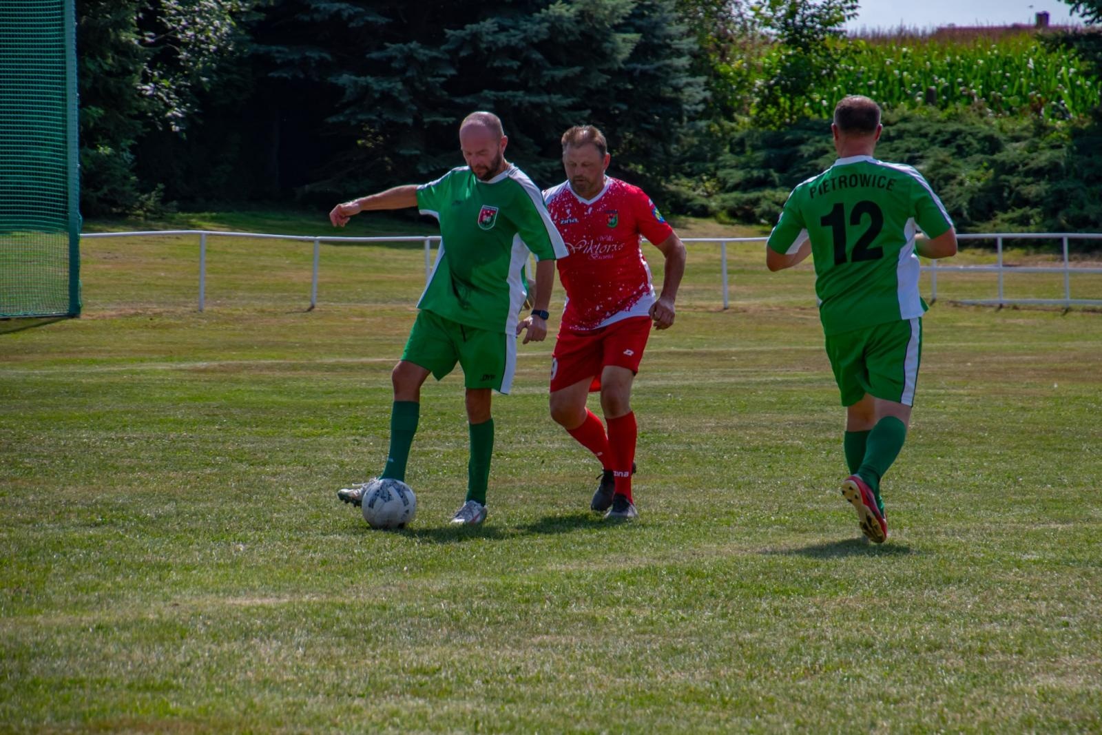 Zdjęcie w galerii na portalu naszraciborz.pl: Wspomnienia pełne emocji: Mecz oldbojów na 100-lecie LKS Start Pietrowice Wielkie wiadomości z regionu