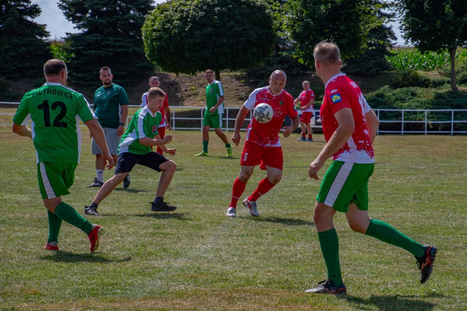 Zdjęcie w galerii na portalu naszraciborz.pl: Wspomnienia pełne emocji: Mecz oldbojów na 100-lecie LKS Start Pietrowice Wielkie wiadomości z regionu