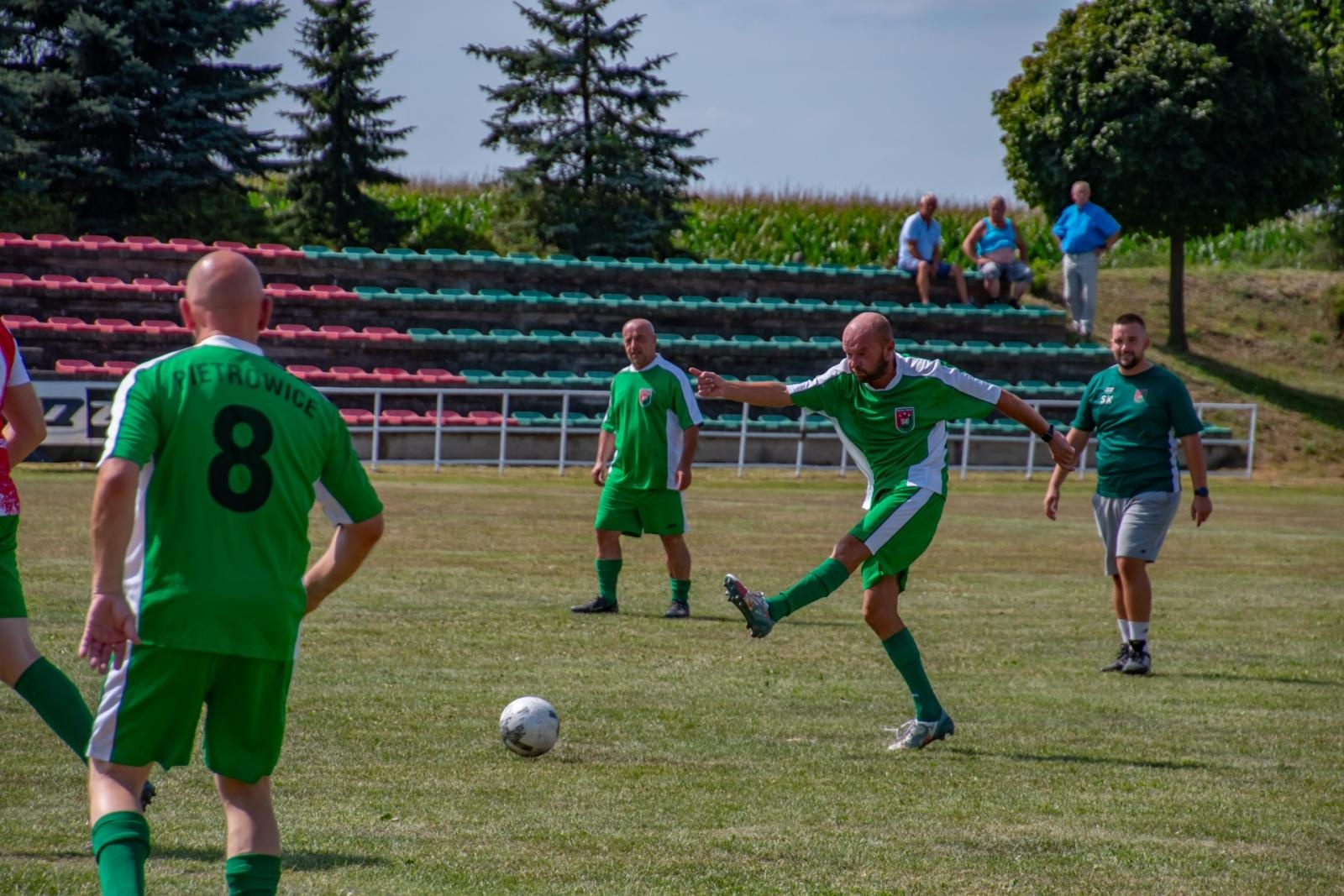 Zdjęcie w galerii na portalu naszraciborz.pl: Wspomnienia pełne emocji: Mecz oldbojów na 100-lecie LKS Start Pietrowice Wielkie wiadomości z regionu