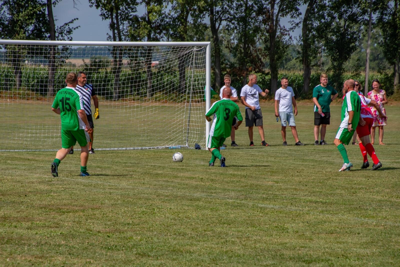 Zdjęcie w galerii na portalu naszraciborz.pl: Wspomnienia pełne emocji: Mecz oldbojów na 100-lecie LKS Start Pietrowice Wielkie wiadomości z regionu