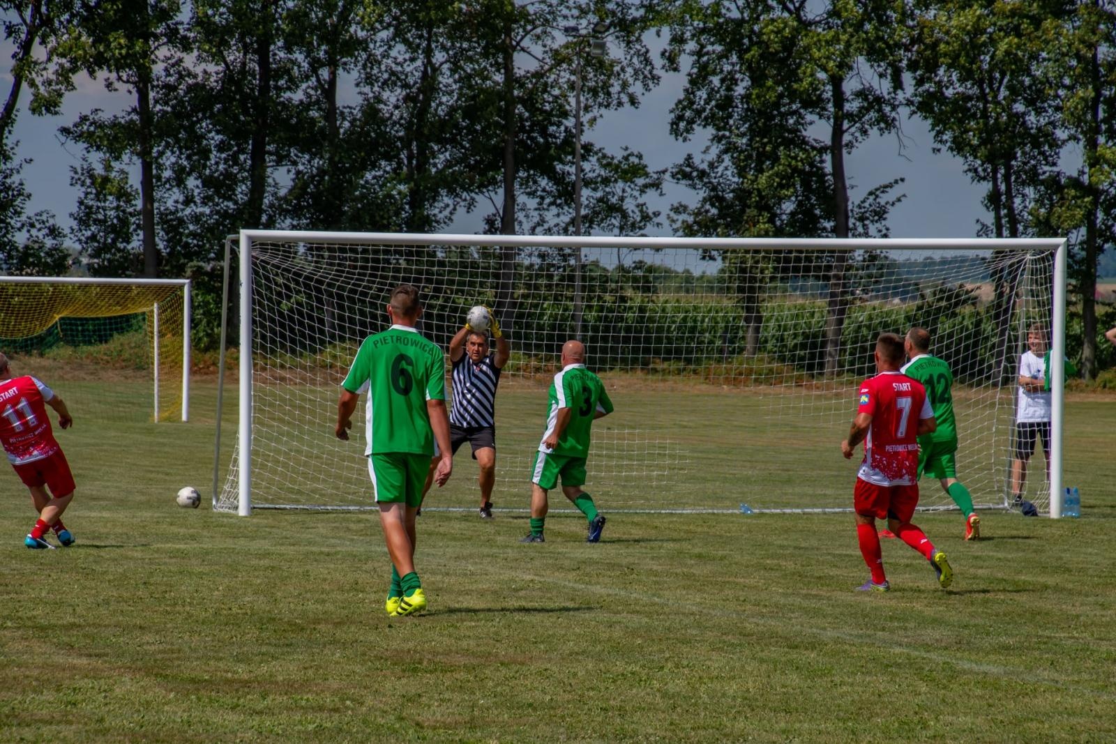 Zdjęcie w galerii na portalu naszraciborz.pl: Wspomnienia pełne emocji: Mecz oldbojów na 100-lecie LKS Start Pietrowice Wielkie wiadomości z regionu
