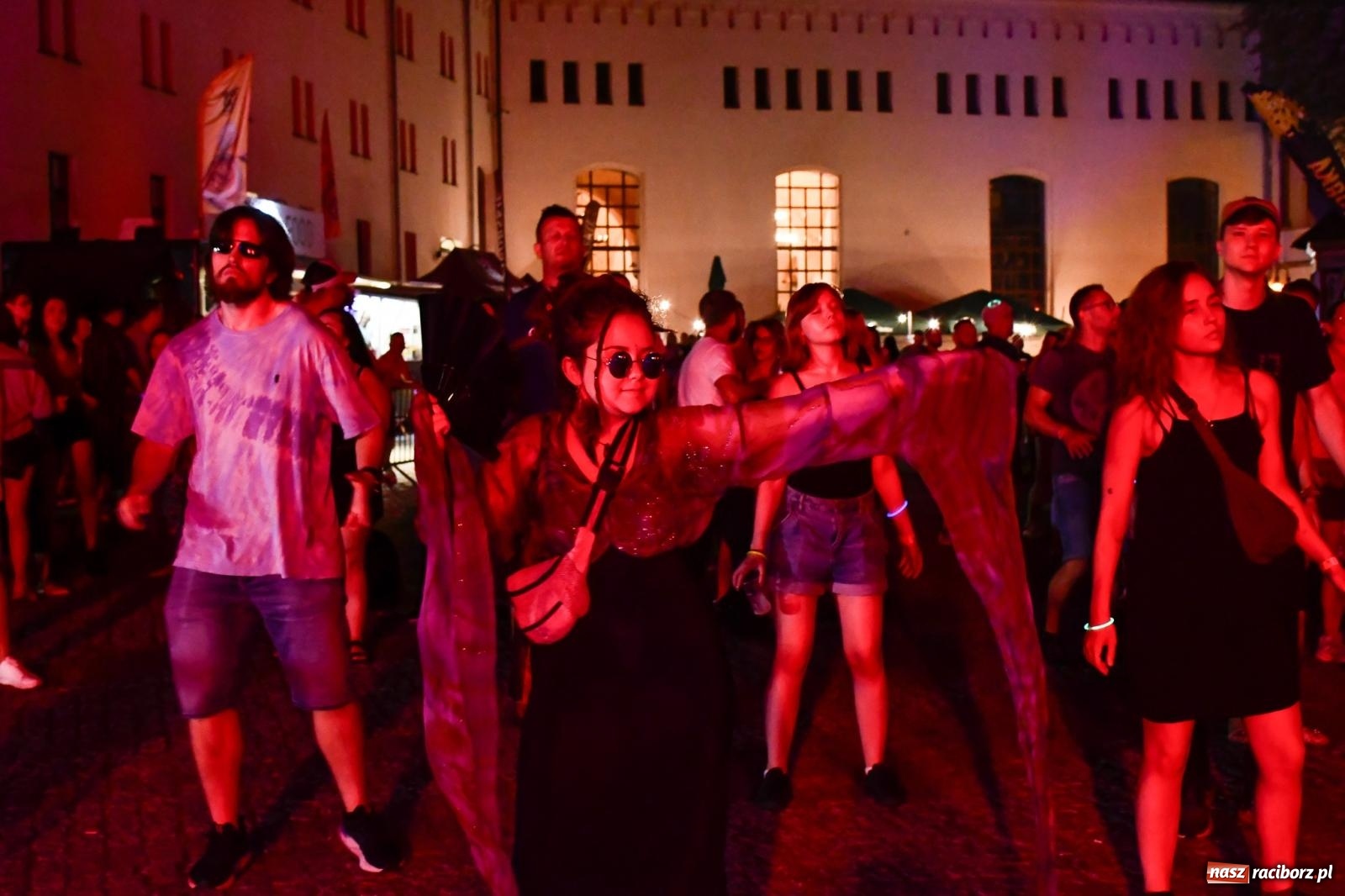 Zdjęcie w galerii na portalu naszraciborz.pl: FULL MOON 2024 - dzień drugi. Muzyczne i laserowe show na zamkowym dziedzińcu wiadomości z regionu