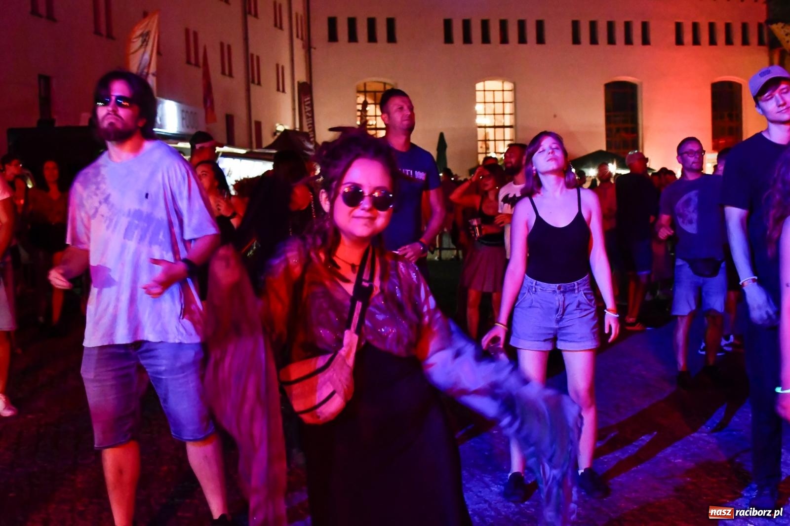 Zdjęcie w galerii na portalu naszraciborz.pl: FULL MOON 2024 - dzień drugi. Muzyczne i laserowe show na zamkowym dziedzińcu wiadomości z regionu