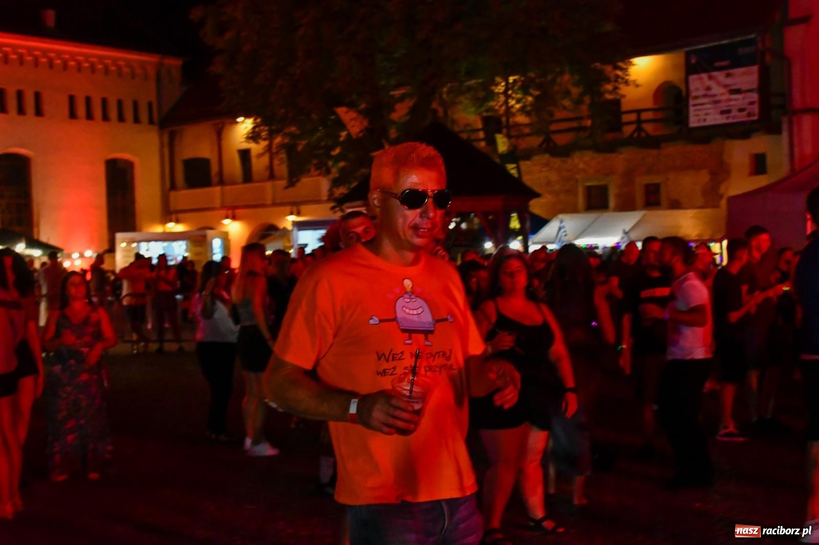 Zdjęcie w galerii na portalu naszraciborz.pl: FULL MOON 2024 - dzień drugi. Muzyczne i laserowe show na zamkowym dziedzińcu wiadomości z regionu