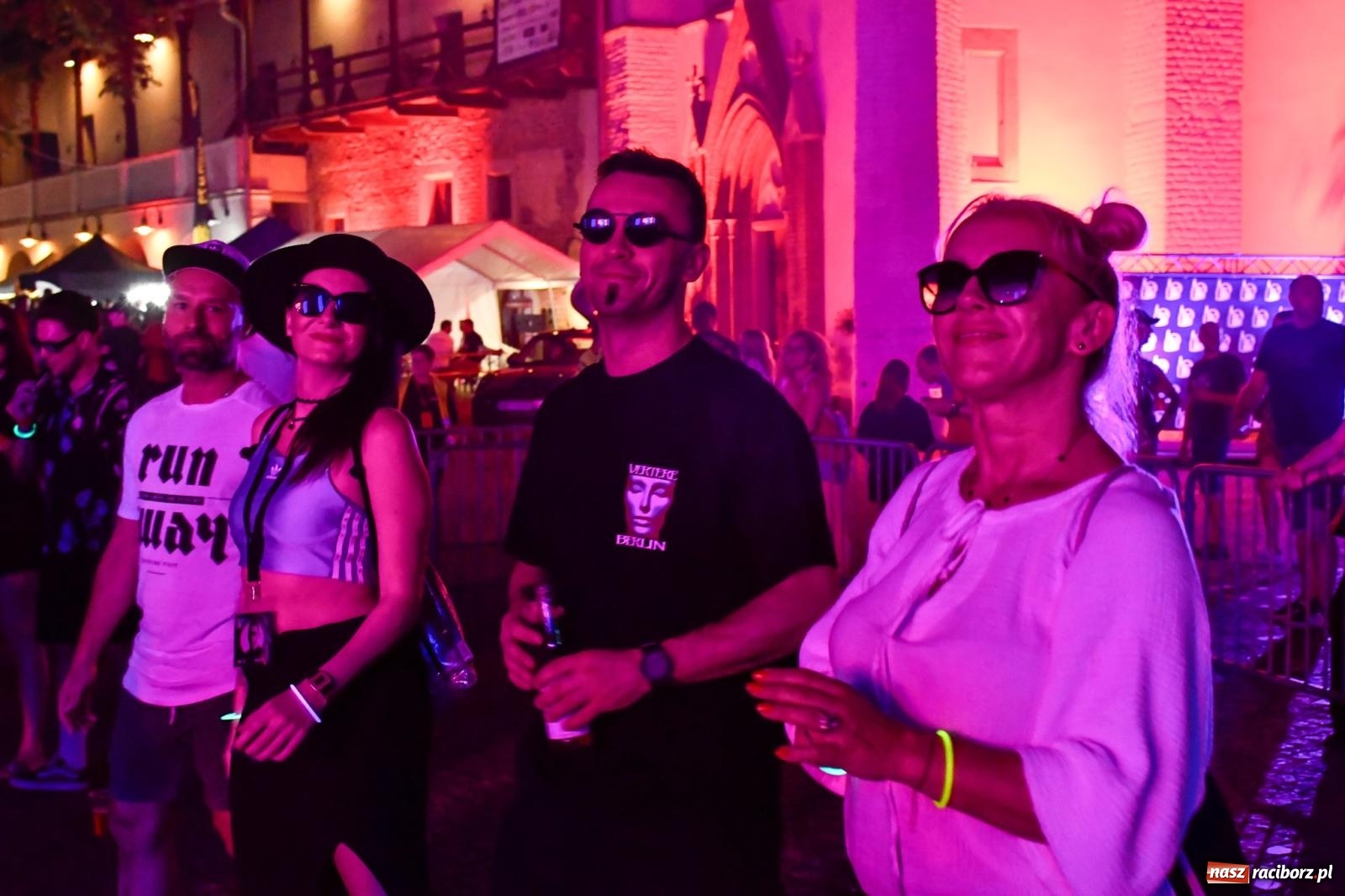 Zdjęcie w galerii na portalu naszraciborz.pl: FULL MOON 2024 - dzień drugi. Muzyczne i laserowe show na zamkowym dziedzińcu wiadomości z regionu