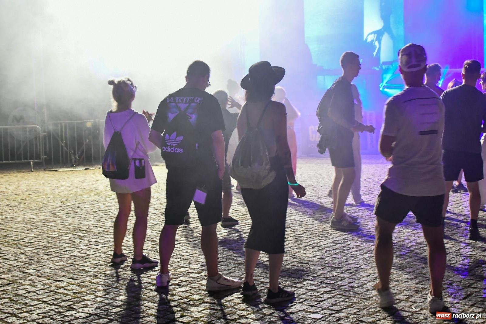 Zdjęcie w galerii na portalu naszraciborz.pl: FULL MOON 2024 - dzień drugi. Muzyczne i laserowe show na zamkowym dziedzińcu wiadomości z regionu