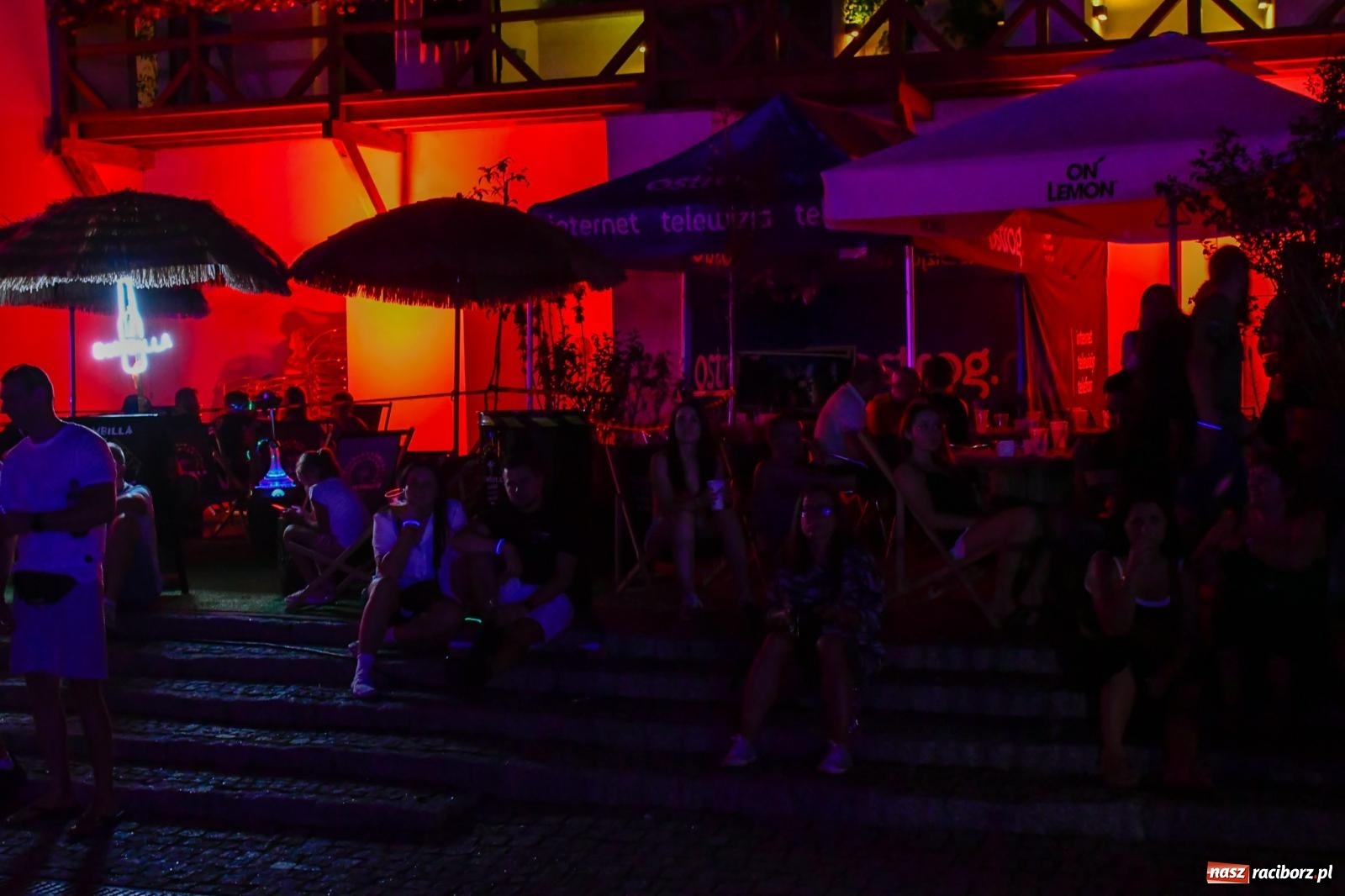 Zdjęcie w galerii na portalu naszraciborz.pl: FULL MOON 2024 - dzień drugi. Muzyczne i laserowe show na zamkowym dziedzińcu wiadomości z regionu