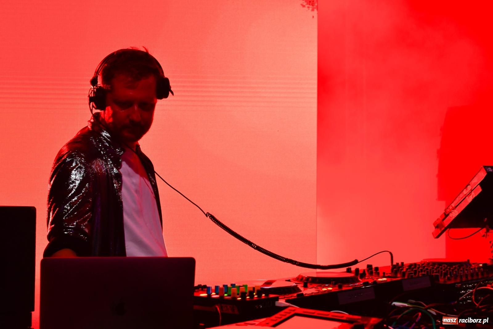 Zdjęcie w galerii na portalu naszraciborz.pl: FULL MOON 2024 - dzień drugi. Muzyczne i laserowe show na zamkowym dziedzińcu wiadomości z regionu