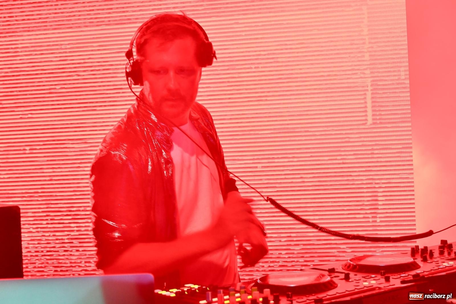 Zdjęcie w galerii na portalu naszraciborz.pl: FULL MOON 2024 - dzień drugi. Muzyczne i laserowe show na zamkowym dziedzińcu wiadomości z regionu