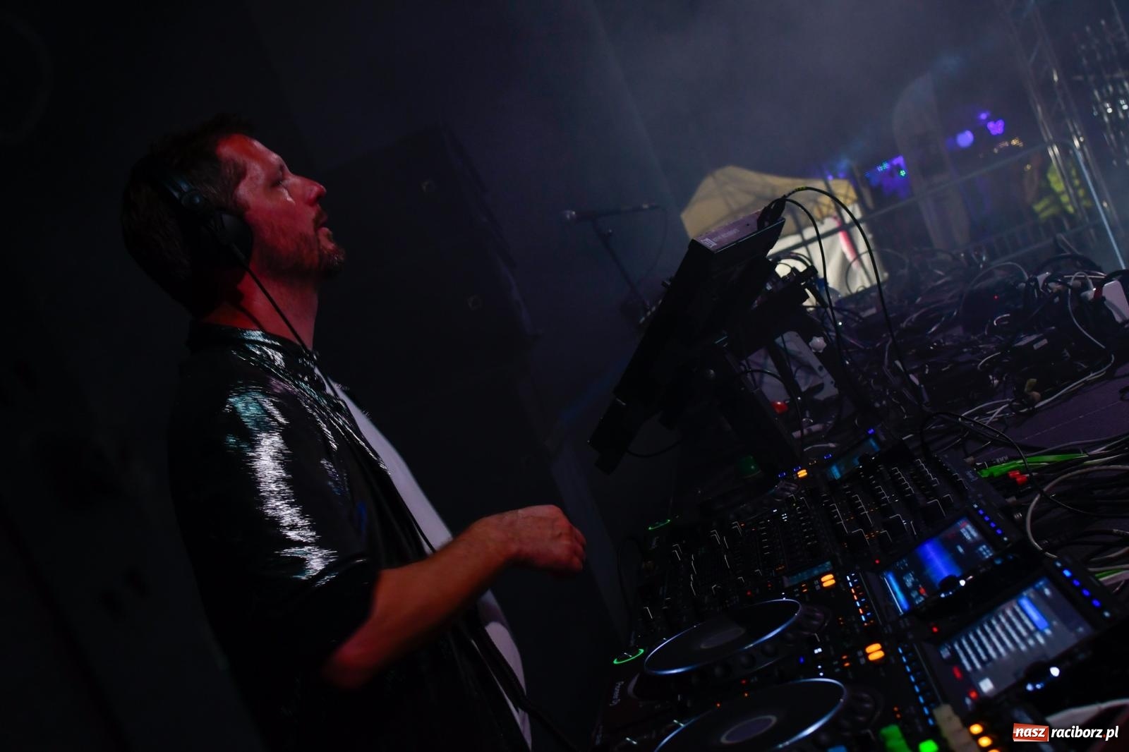 Zdjęcie w galerii na portalu naszraciborz.pl: FULL MOON 2024 - dzień drugi. Muzyczne i laserowe show na zamkowym dziedzińcu wiadomości z regionu