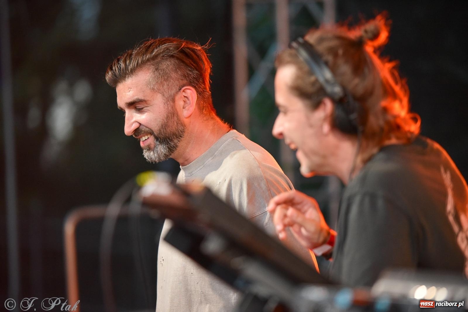 Zdjęcie w galerii na portalu naszraciborz.pl: FULL MOON 2024 - dzień drugi. Muzyczne i laserowe show na zamkowym dziedzińcu wiadomości z regionu