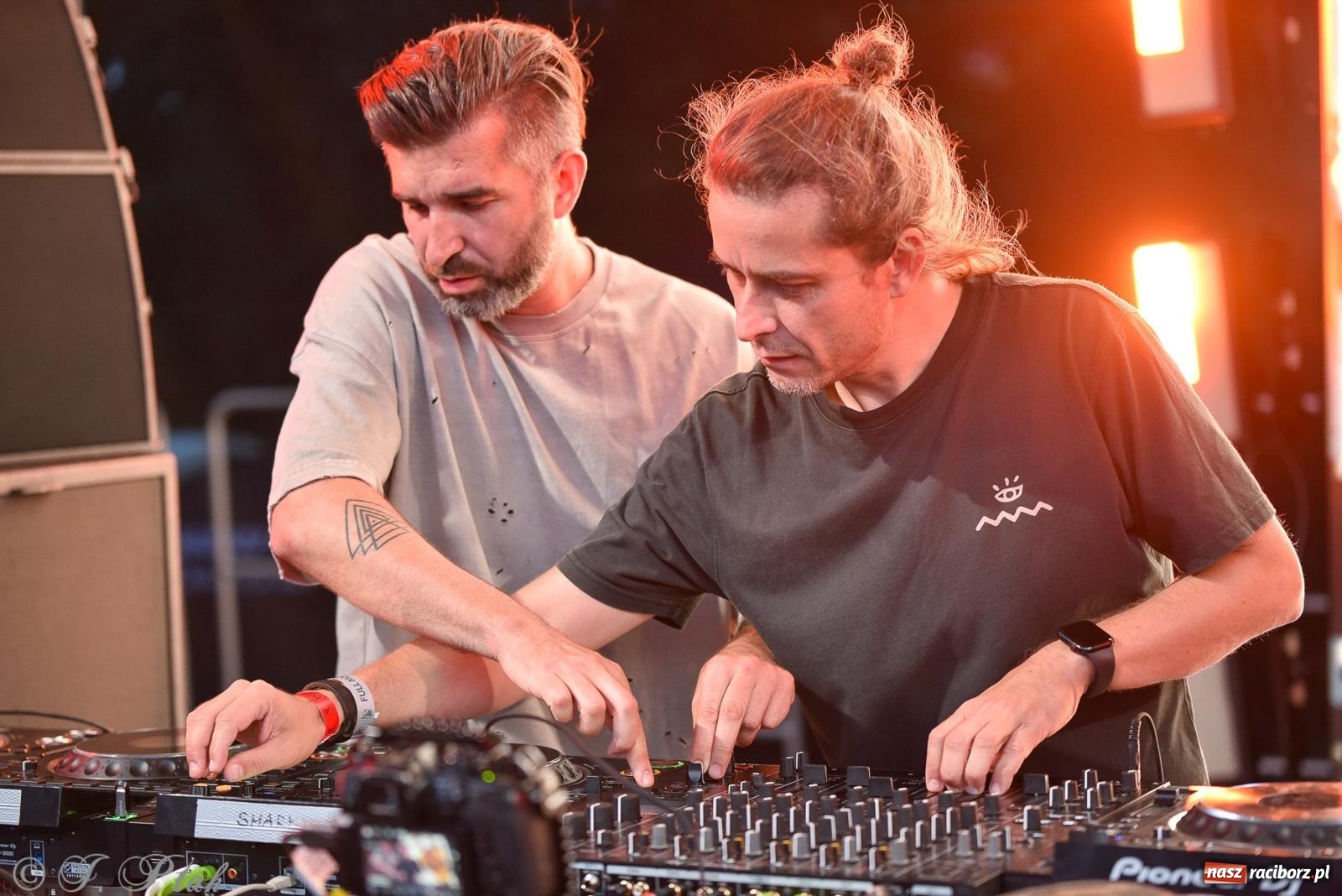 Zdjęcie w galerii na portalu naszraciborz.pl: FULL MOON 2024 - dzień drugi. Muzyczne i laserowe show na zamkowym dziedzińcu wiadomości z regionu