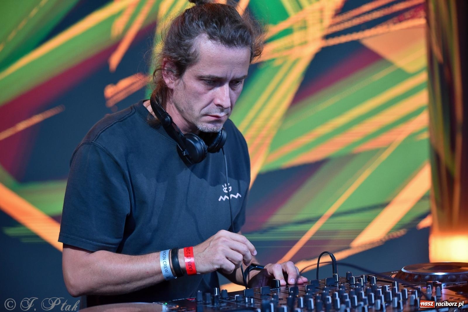 Zdjęcie w galerii na portalu naszraciborz.pl: FULL MOON 2024 - dzień drugi. Muzyczne i laserowe show na zamkowym dziedzińcu wiadomości z regionu