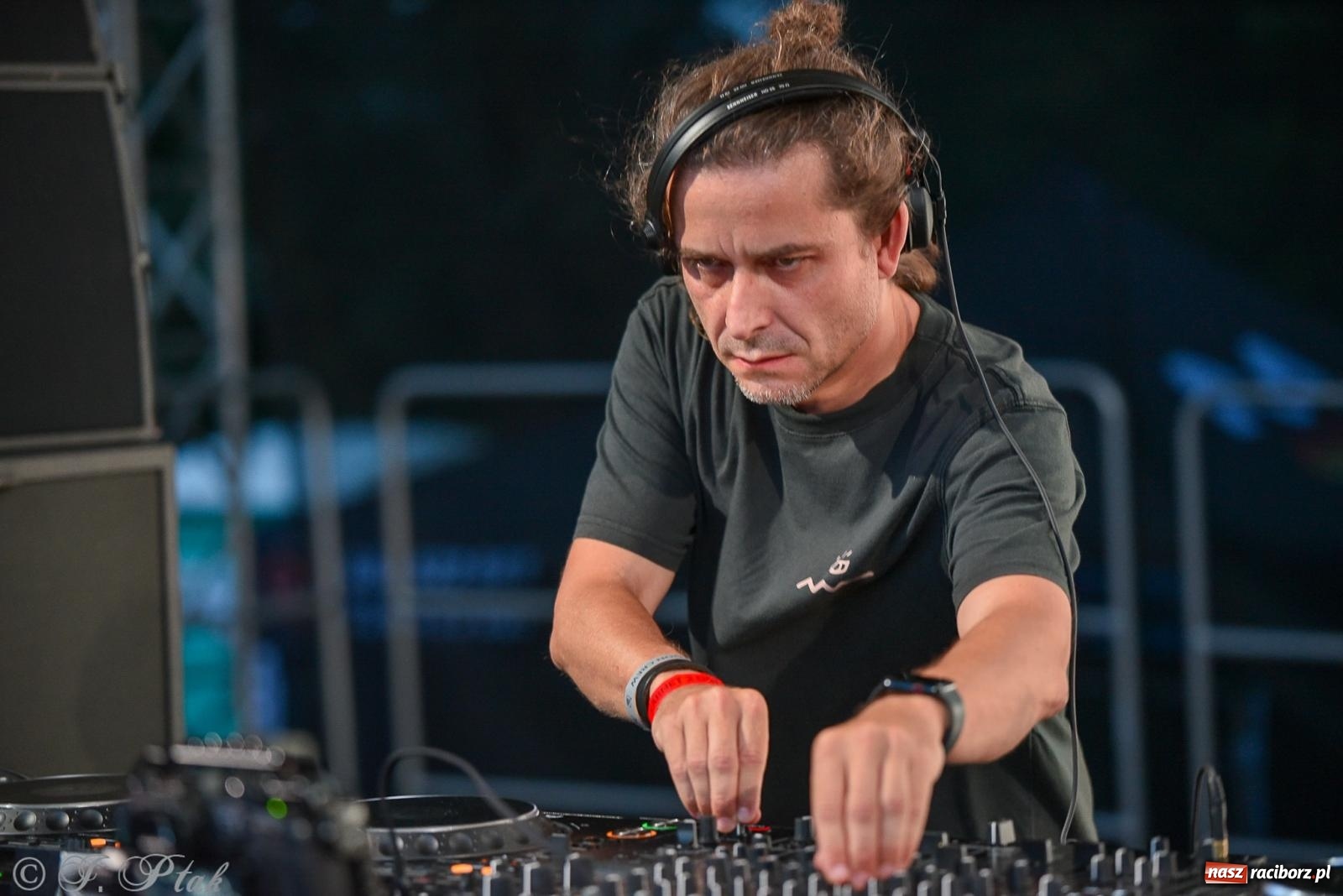 Zdjęcie w galerii na portalu naszraciborz.pl: FULL MOON 2024 - dzień drugi. Muzyczne i laserowe show na zamkowym dziedzińcu wiadomości z regionu