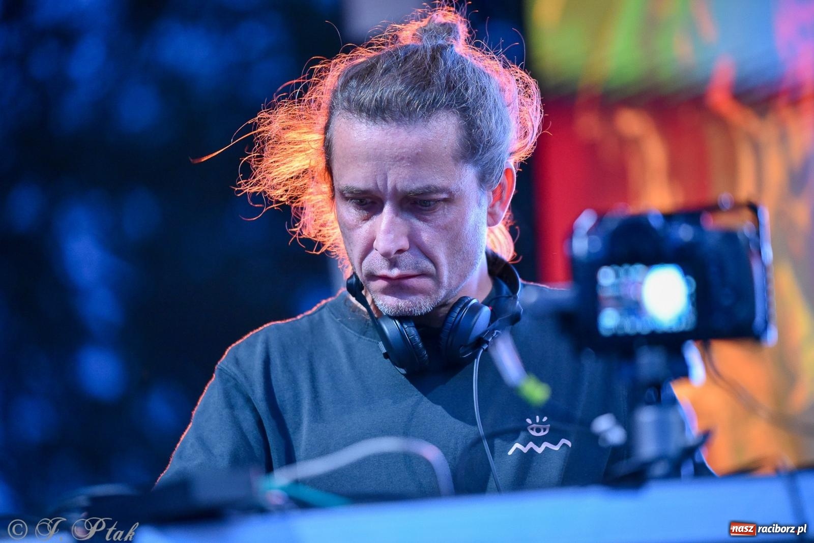 Zdjęcie w galerii na portalu naszraciborz.pl: FULL MOON 2024 - dzień drugi. Muzyczne i laserowe show na zamkowym dziedzińcu wiadomości z regionu