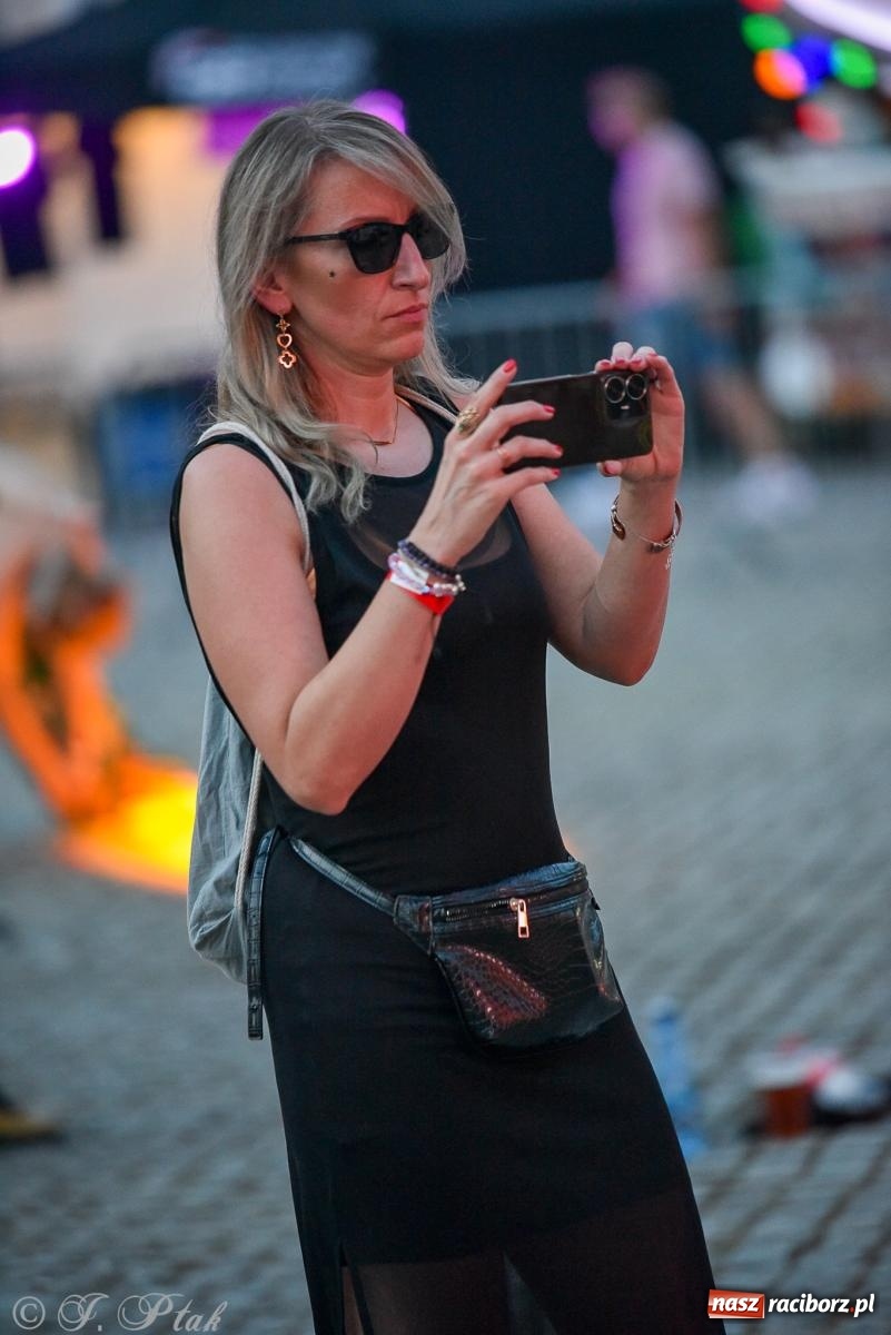 Zdjęcie w galerii na portalu naszraciborz.pl: FULL MOON 2024 - dzień drugi. Muzyczne i laserowe show na zamkowym dziedzińcu wiadomości z regionu