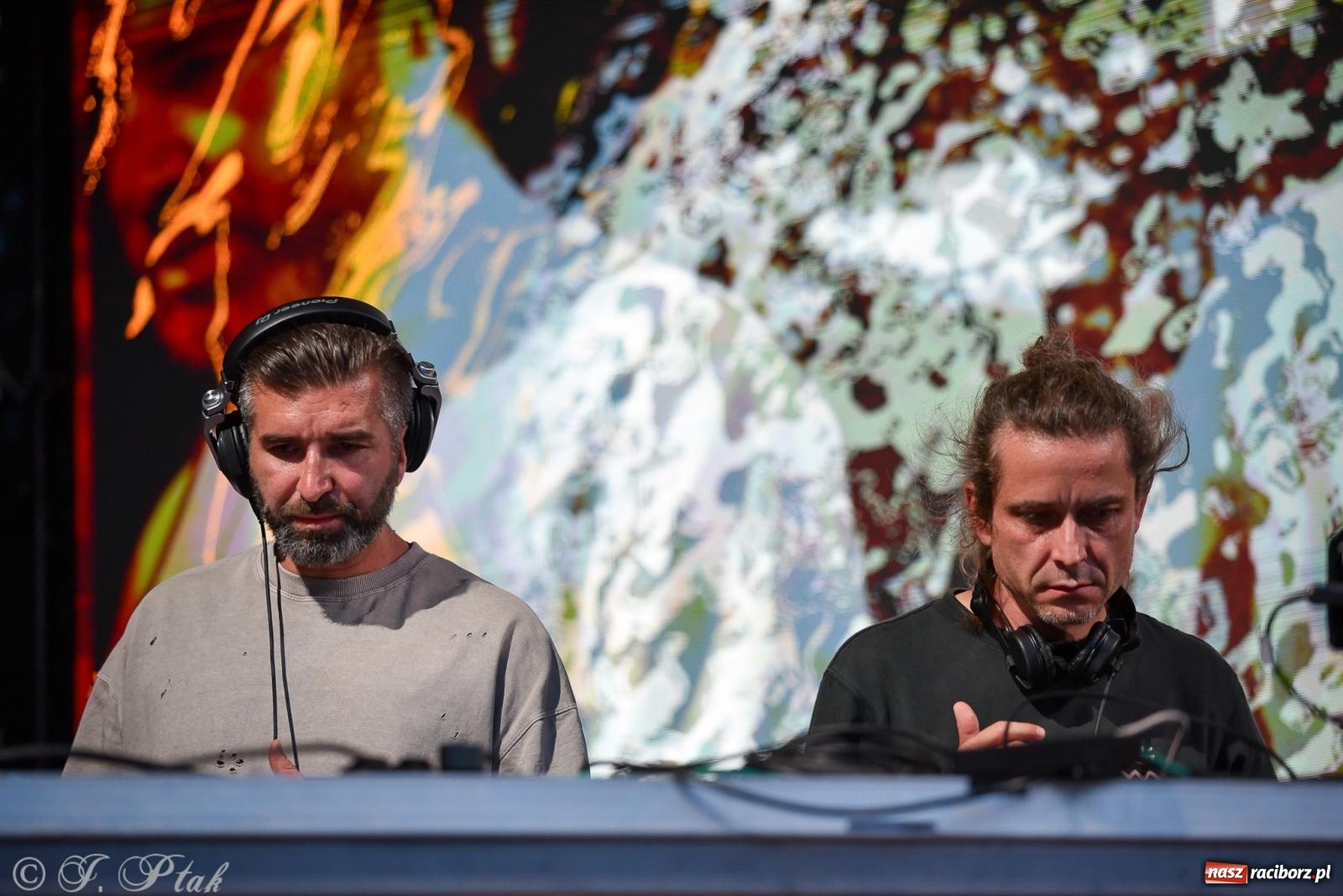 Zdjęcie w galerii na portalu naszraciborz.pl: FULL MOON 2024 - dzień drugi. Muzyczne i laserowe show na zamkowym dziedzińcu wiadomości z regionu