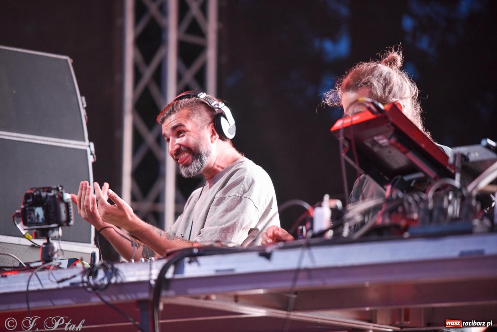 Zdjęcie w galerii na portalu naszraciborz.pl: FULL MOON 2024 - dzień drugi. Muzyczne i laserowe show na zamkowym dziedzińcu wiadomości z regionu