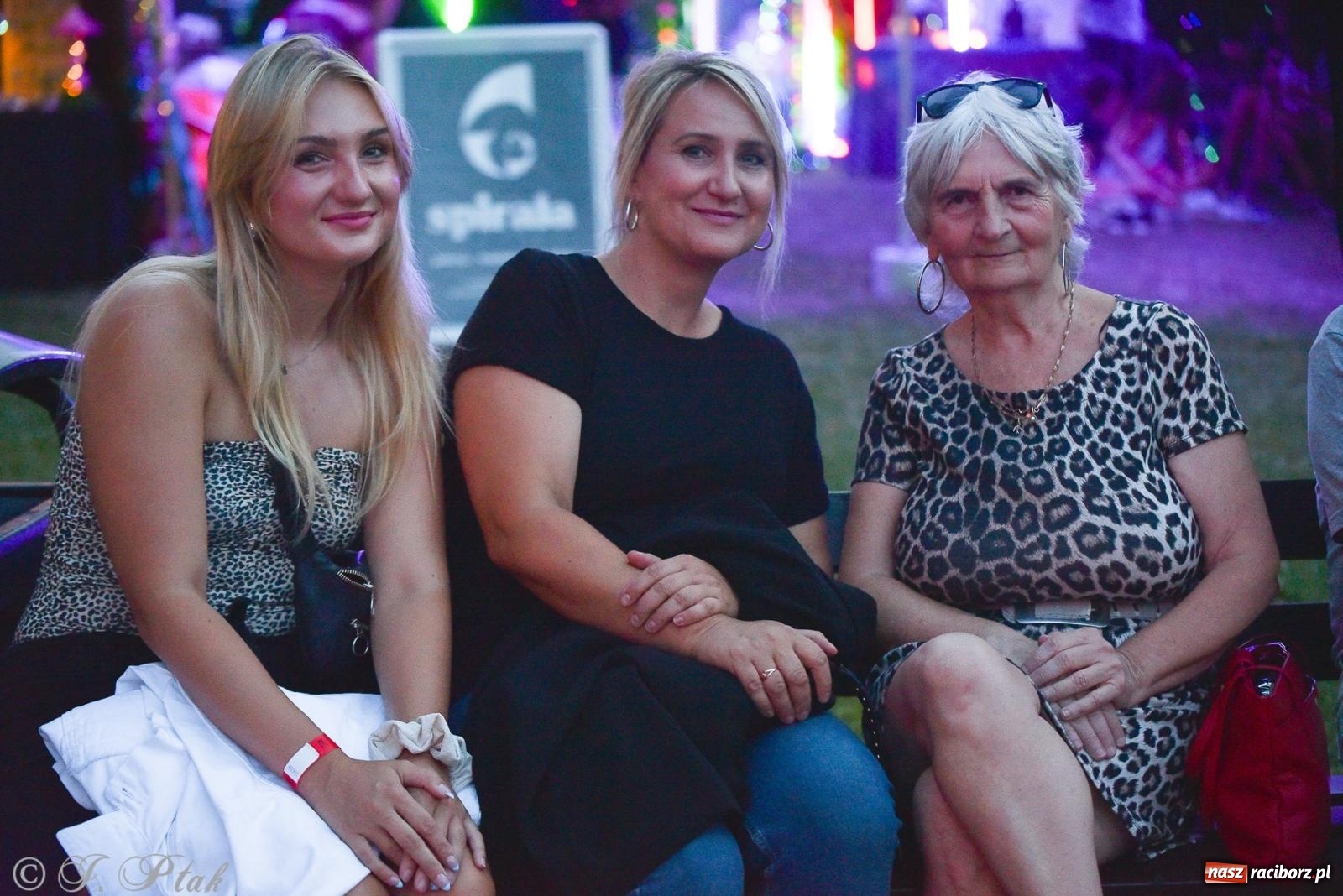 Zdjęcie w galerii na portalu naszraciborz.pl: FULL MOON 2024 - dzień drugi. Muzyczne i laserowe show na zamkowym dziedzińcu wiadomości z regionu