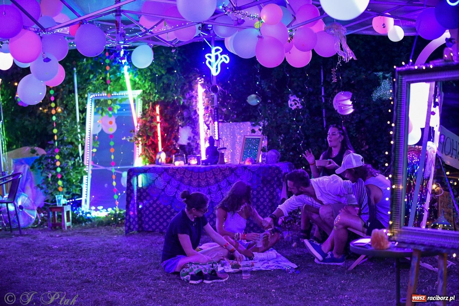 Zdjęcie w galerii na portalu naszraciborz.pl: FULL MOON 2024 - dzień drugi. Muzyczne i laserowe show na zamkowym dziedzińcu wiadomości z regionu