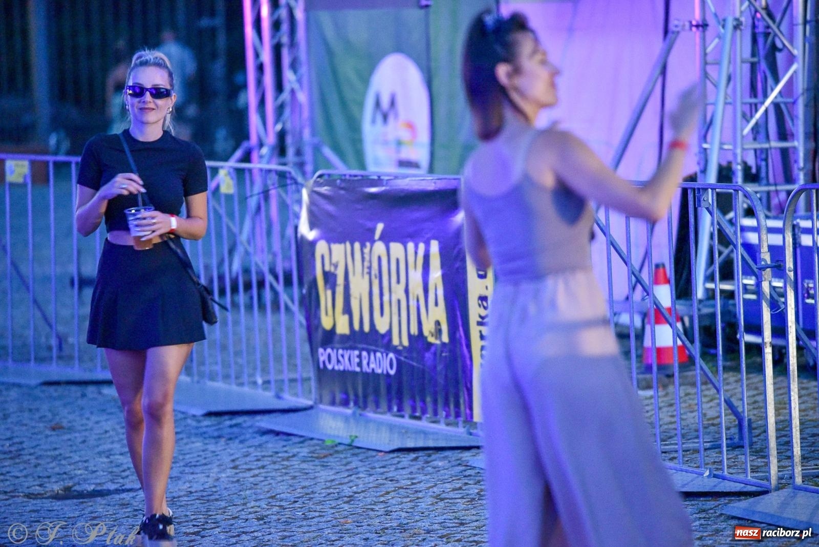 Zdjęcie w galerii na portalu naszraciborz.pl: FULL MOON 2024 - dzień drugi. Muzyczne i laserowe show na zamkowym dziedzińcu wiadomości z regionu