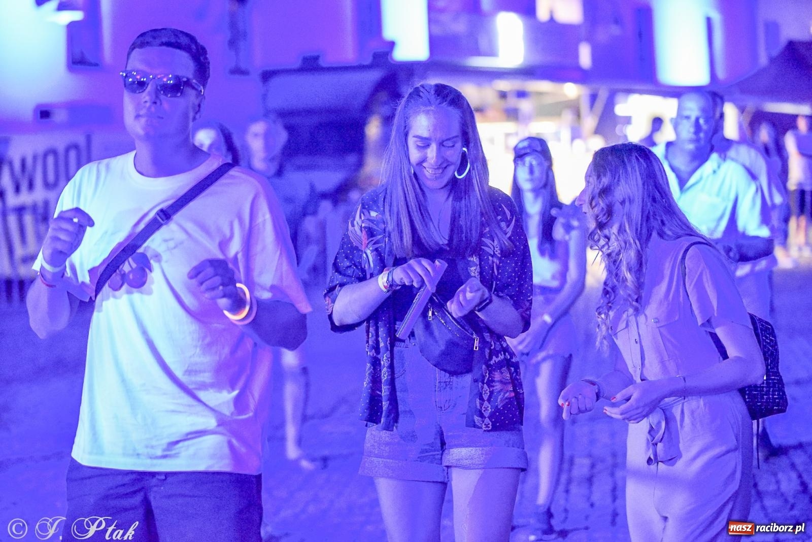 Zdjęcie w galerii na portalu naszraciborz.pl: FULL MOON 2024 - dzień drugi. Muzyczne i laserowe show na zamkowym dziedzińcu wiadomości z regionu