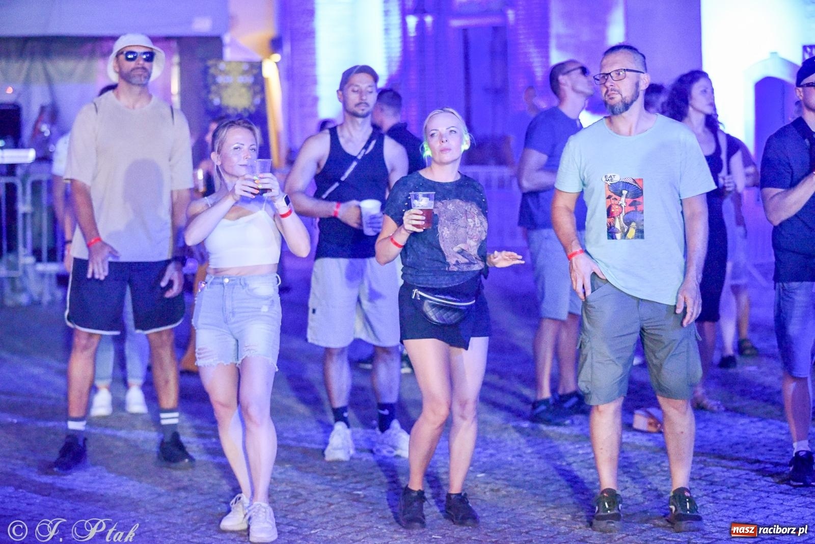 Zdjęcie w galerii na portalu naszraciborz.pl: FULL MOON 2024 - dzień drugi. Muzyczne i laserowe show na zamkowym dziedzińcu wiadomości z regionu