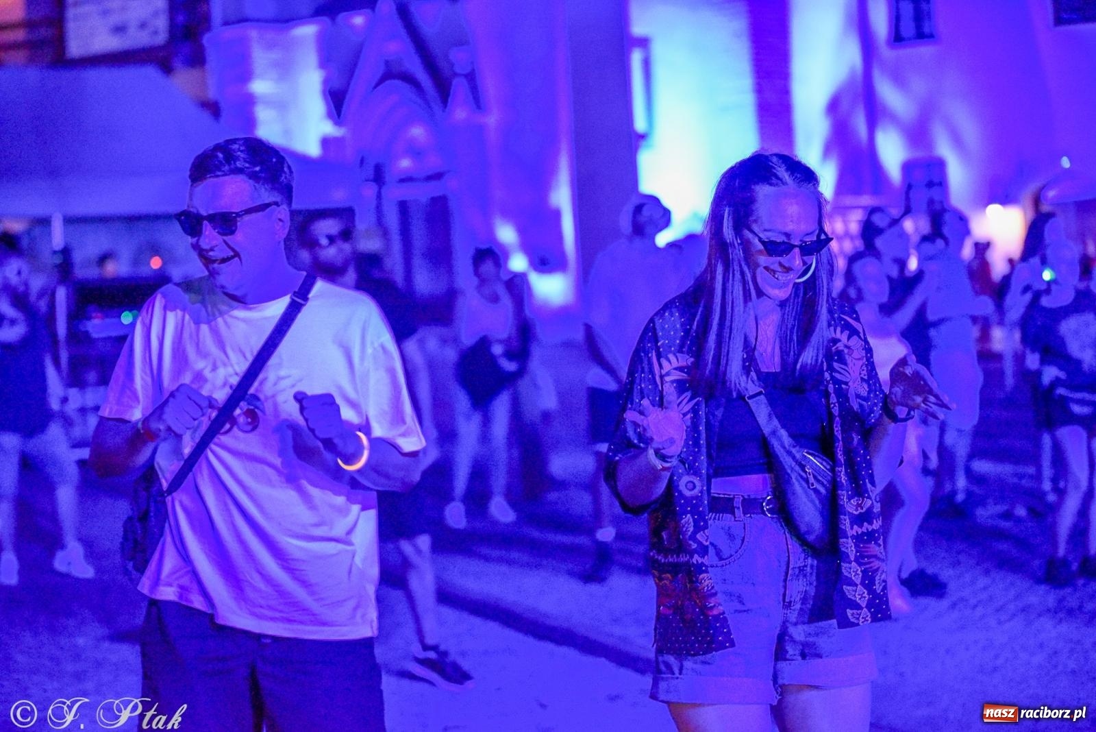 Zdjęcie w galerii na portalu naszraciborz.pl: FULL MOON 2024 - dzień drugi. Muzyczne i laserowe show na zamkowym dziedzińcu wiadomości z regionu