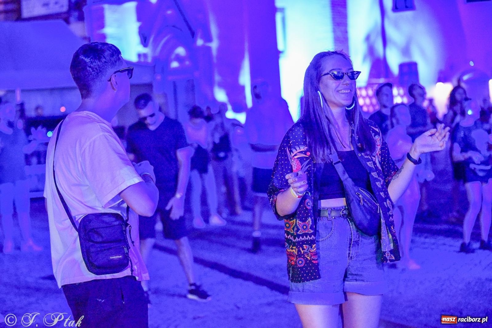 Zdjęcie w galerii na portalu naszraciborz.pl: FULL MOON 2024 - dzień drugi. Muzyczne i laserowe show na zamkowym dziedzińcu wiadomości z regionu