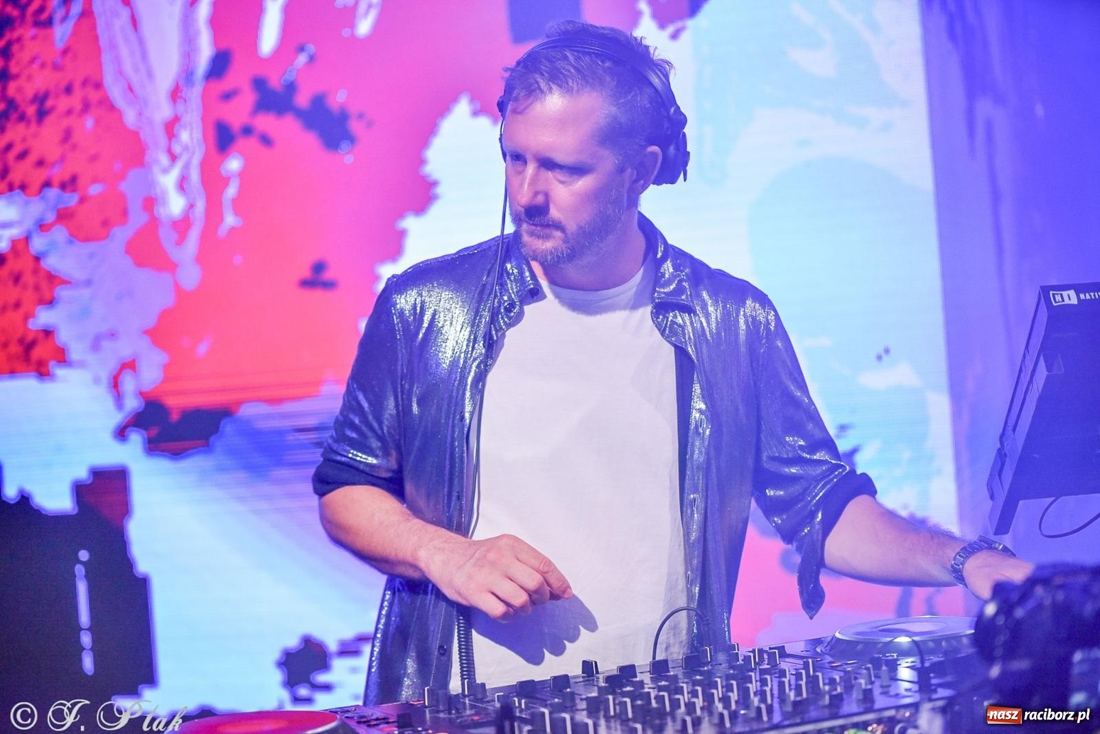 Zdjęcie w galerii na portalu naszraciborz.pl: FULL MOON 2024 - dzień drugi. Muzyczne i laserowe show na zamkowym dziedzińcu wiadomości z regionu