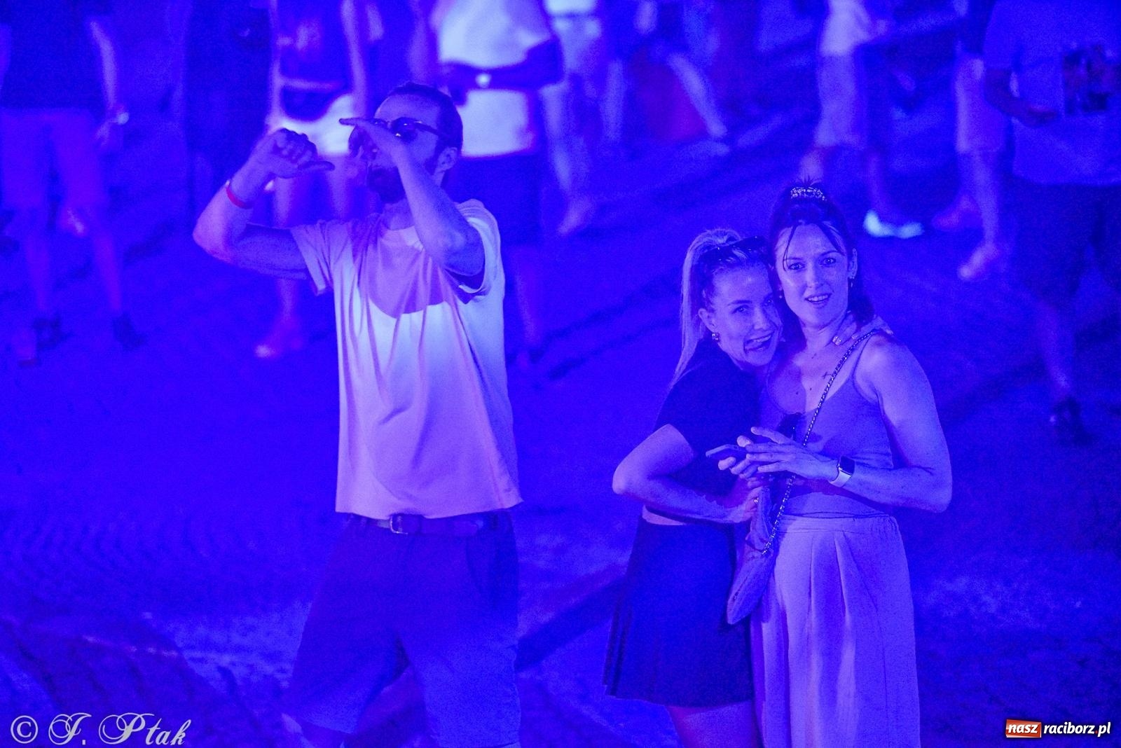 Zdjęcie w galerii na portalu naszraciborz.pl: FULL MOON 2024 - dzień drugi. Muzyczne i laserowe show na zamkowym dziedzińcu wiadomości z regionu