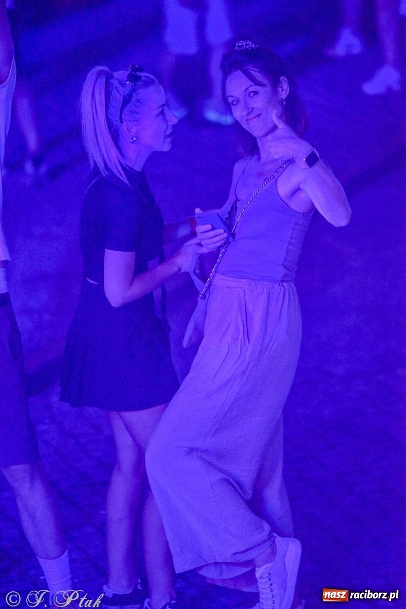 Zdjęcie w galerii na portalu naszraciborz.pl: FULL MOON 2024 - dzień drugi. Muzyczne i laserowe show na zamkowym dziedzińcu wiadomości z regionu