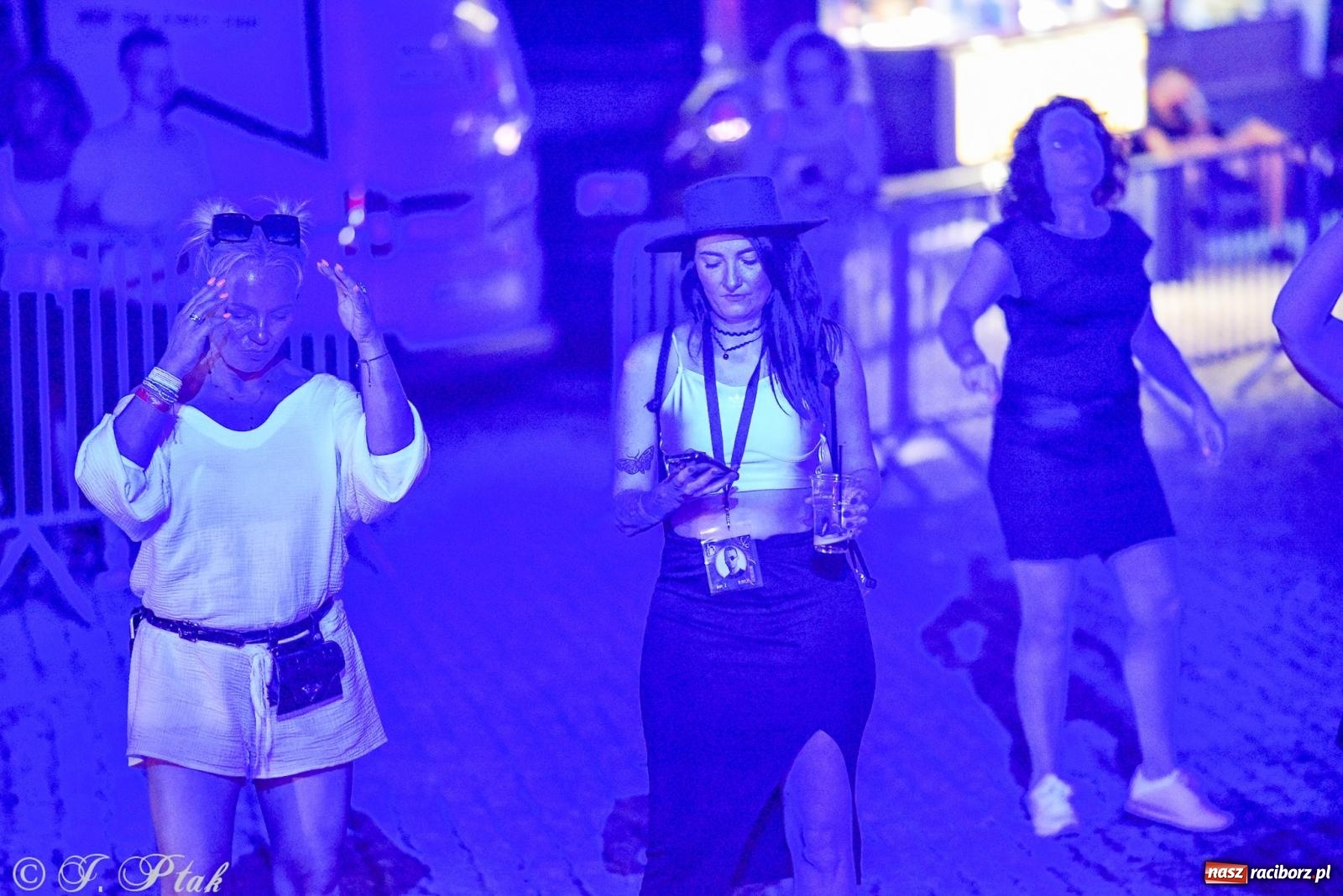 Zdjęcie w galerii na portalu naszraciborz.pl: FULL MOON 2024 - dzień drugi. Muzyczne i laserowe show na zamkowym dziedzińcu wiadomości z regionu