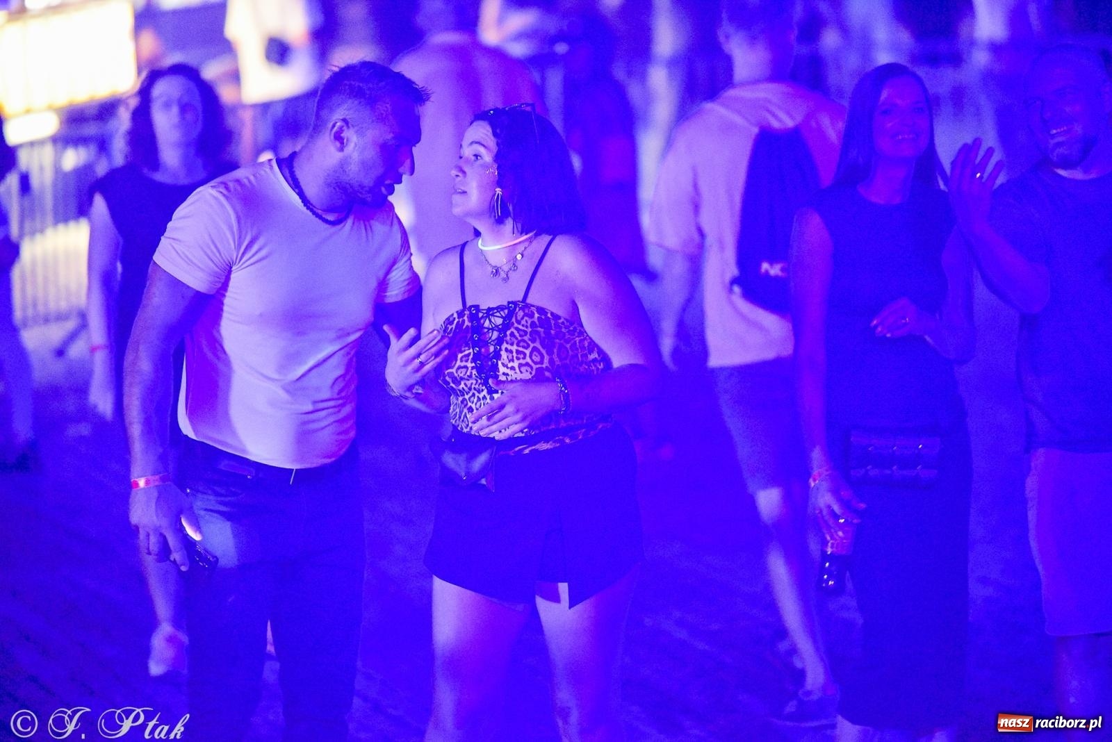 Zdjęcie w galerii na portalu naszraciborz.pl: FULL MOON 2024 - dzień drugi. Muzyczne i laserowe show na zamkowym dziedzińcu wiadomości z regionu