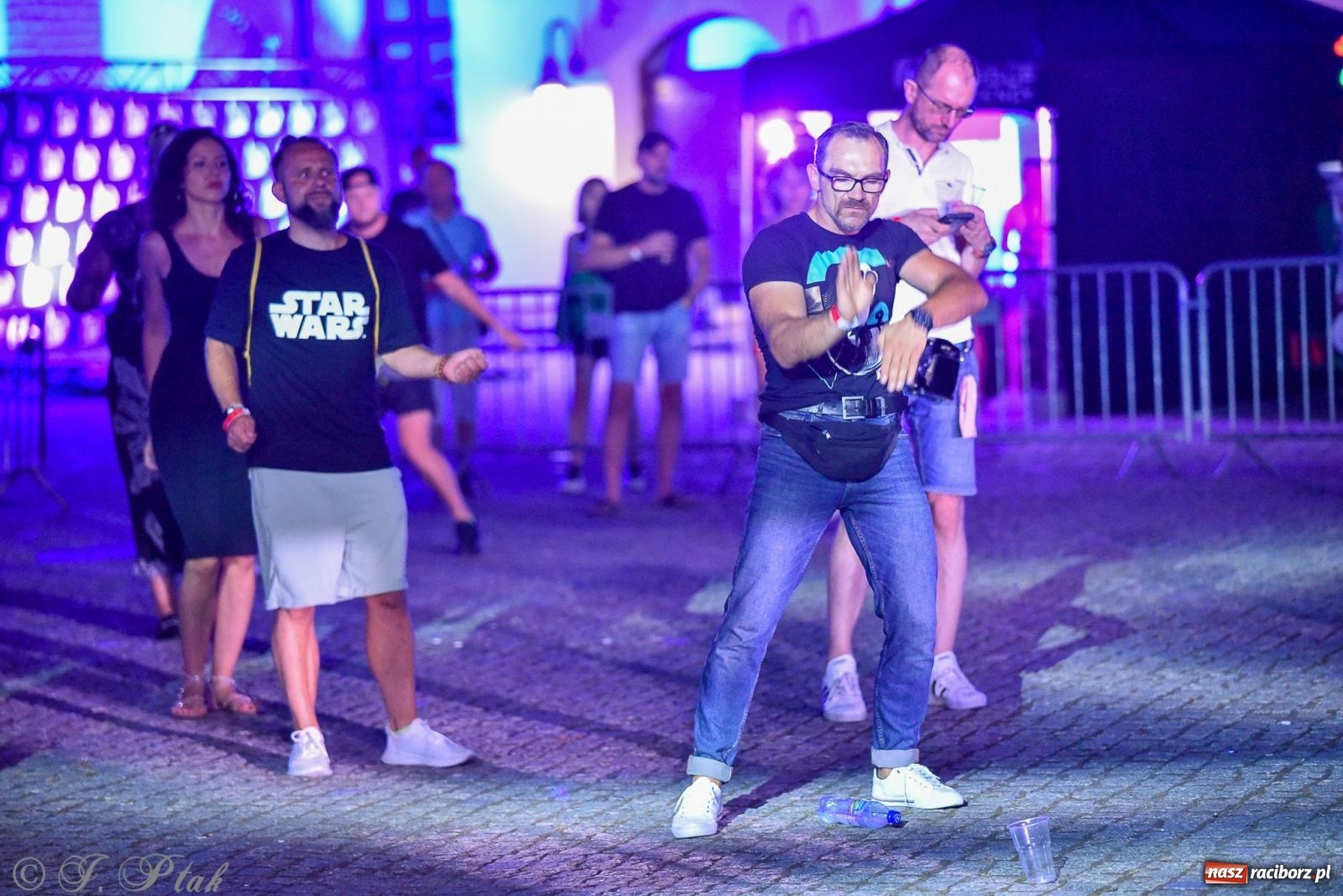 Zdjęcie w galerii na portalu naszraciborz.pl: FULL MOON 2024 - dzień drugi. Muzyczne i laserowe show na zamkowym dziedzińcu wiadomości z regionu