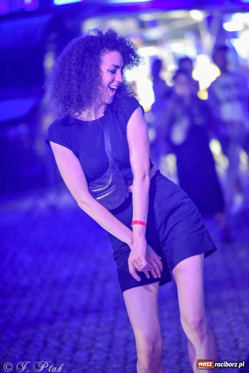 Zdjęcie w galerii na portalu naszraciborz.pl: FULL MOON 2024 - dzień drugi. Muzyczne i laserowe show na zamkowym dziedzińcu wiadomości z regionu